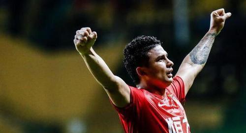  都灵德比战平局收场，萨纳布里亚失点成转折点  