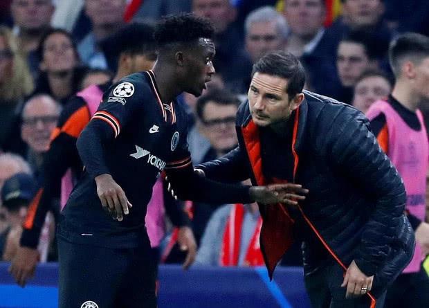  兰斯老将临危受命，替补登场绝平劲旅抢分